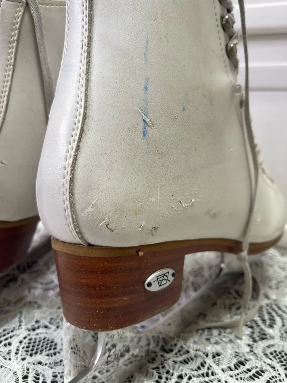 Riedell 223 Stride White Figure Skates Size 4.5 M Wilson Excel Blades US Made